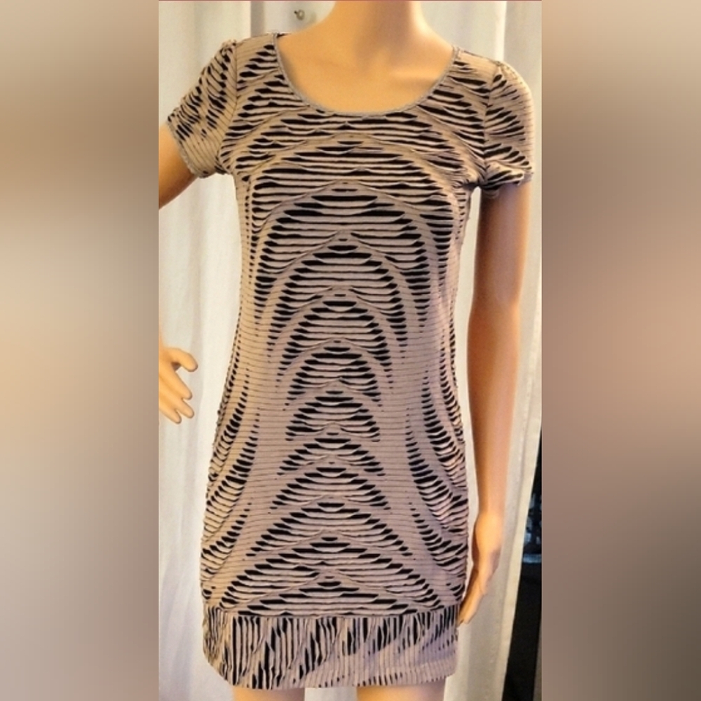 Women’s Black and Beige Patterned Short Sleeve Dress